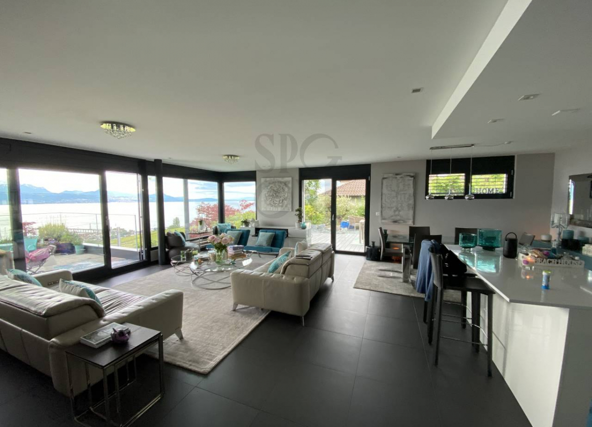 Architect-designed villa with panoramic view in the heart of Lavaux