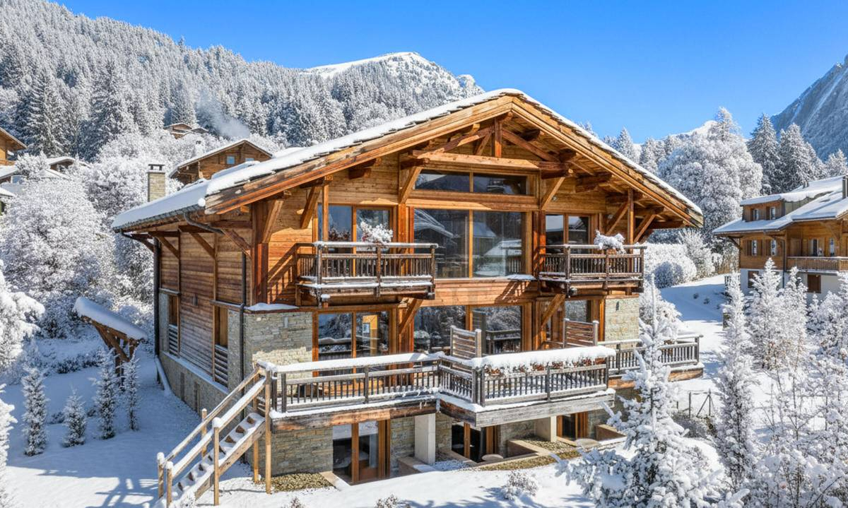 Chalet d'architecte au coeur des Alpes suisses