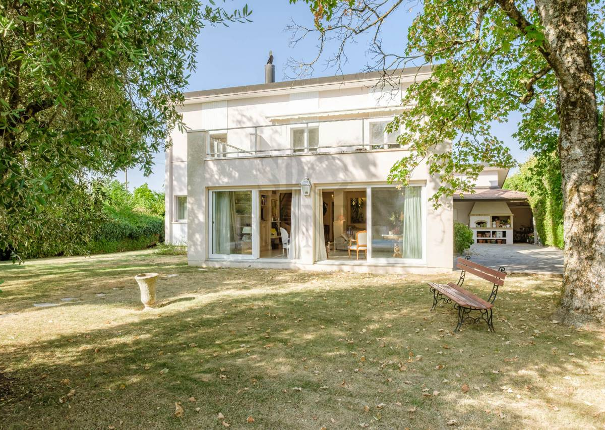 Élégante villa familiale avec piscine et pool house