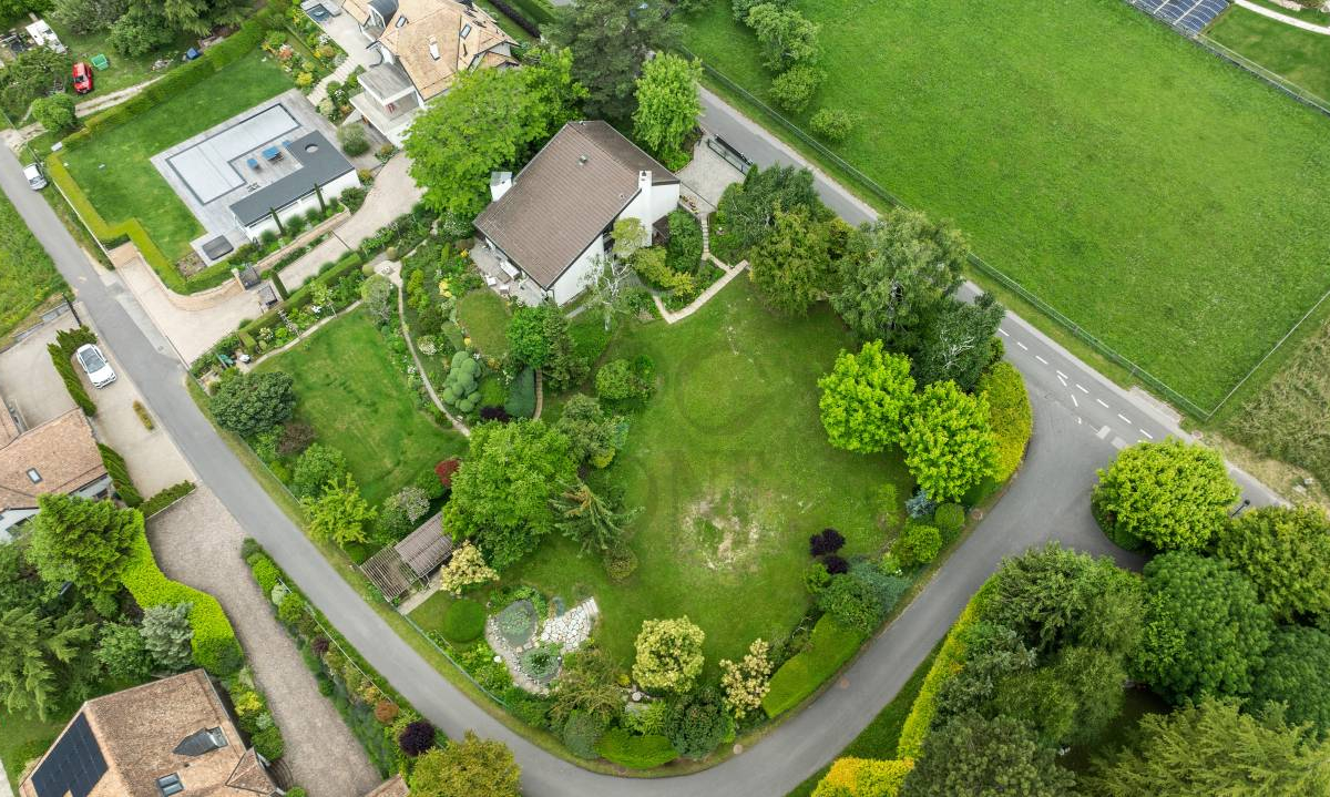 Propriété avec beau potentiel de construction