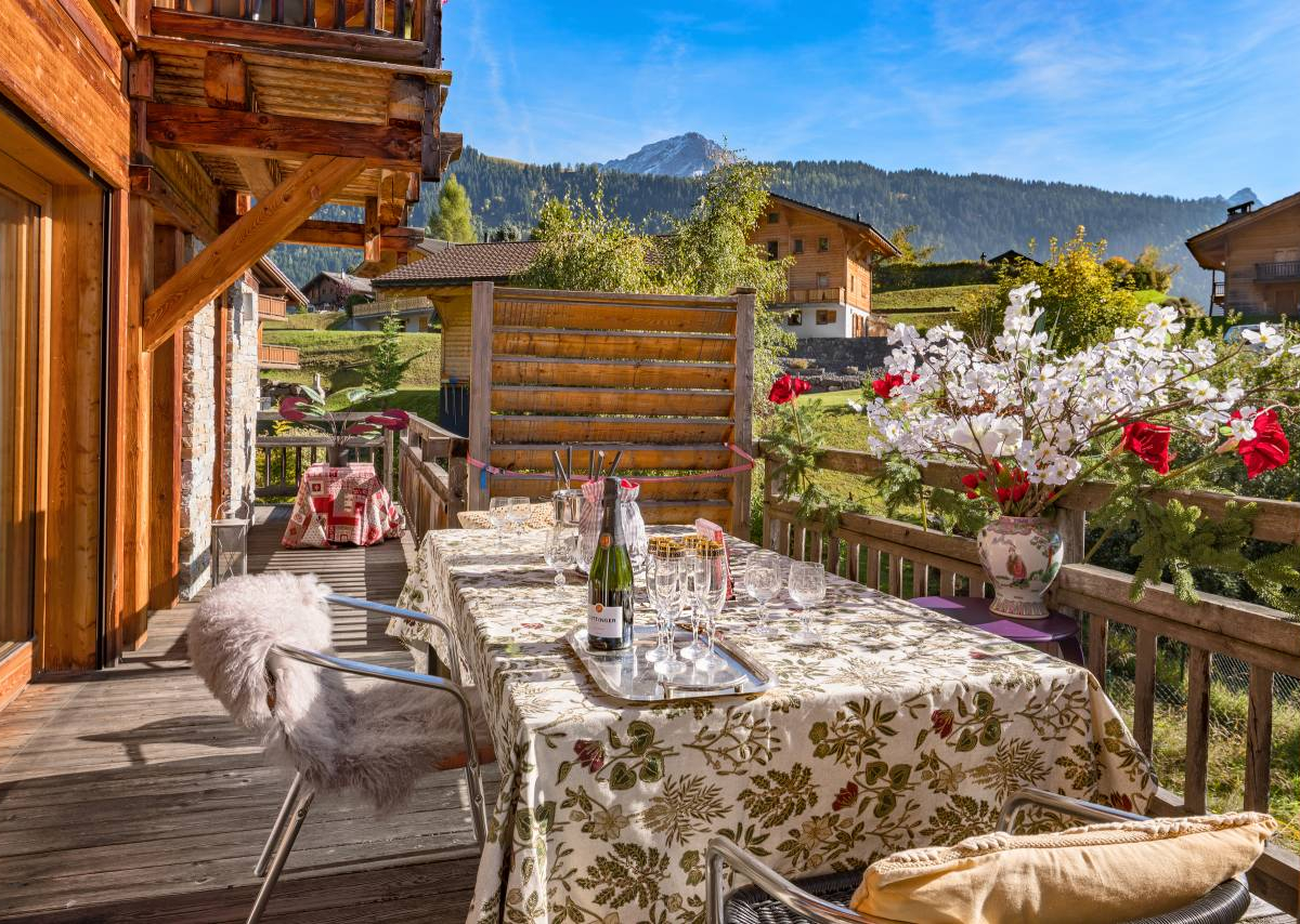 Chalet Bayrou baigné de lumière dans la région de Villars-sur-Ollon