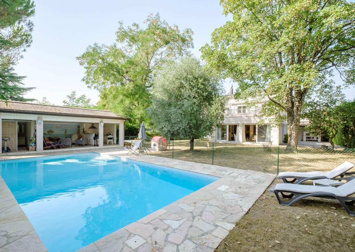 Élégante villa familiale avec piscine et pool house